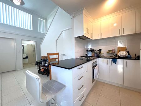 Modern Townhouse in Prime Location - Photo 5