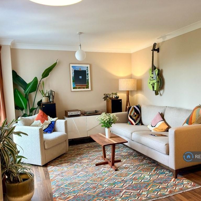 2 bedroom flat to rent - Photo 1