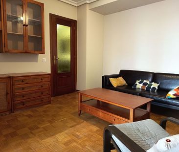 Alquiler de piso en Calle Vázquez de Mella, 69 - Photo 2