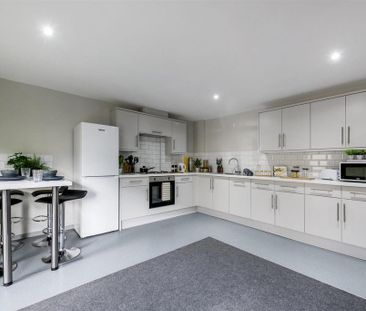1 bedroom in a flat share to rent - Photo 6