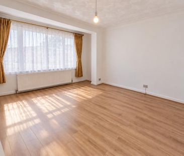 4 bedroom end of terrace house to rent - Photo 1