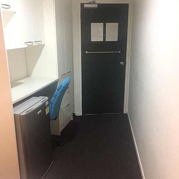 1 bedroom studio in City - Photo 2