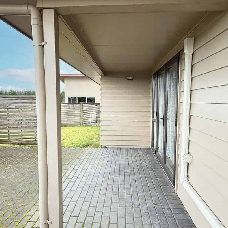 Family Living with Lake Views in Nukuhau - Photo 1