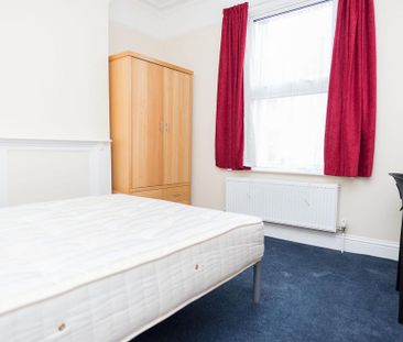 1 bedroom in a house share to rent - Photo 4