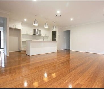 Spacious 4-Bedroom Home with Style and Convenience - Photo 5