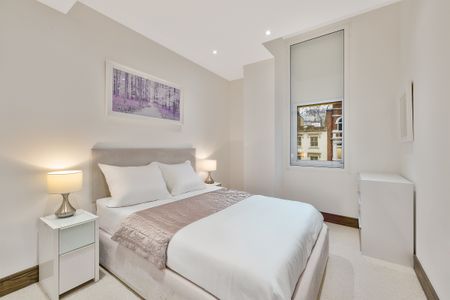 A beautifully designed oasis in the heart of the city - Photo 3