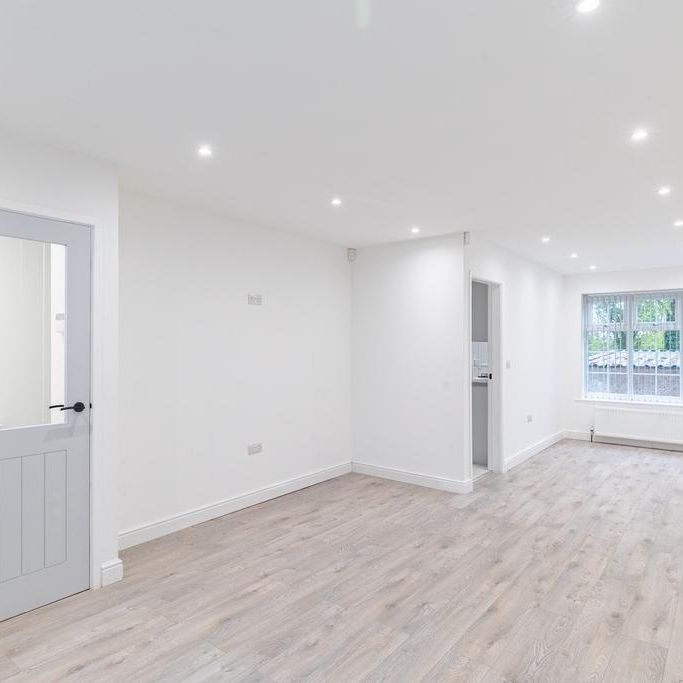 3 bedroom end of terrace house to rent - Photo 1