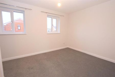 2 bedroom mews to rent - Photo 3