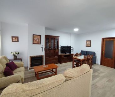 Alquiler de chalet adosado en Centro - Photo 4