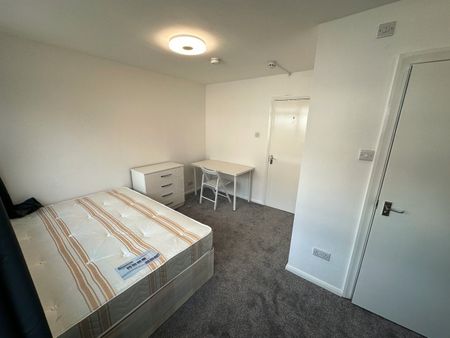 Room in a Shared House, Roxeth Hill, HA2 - Photo 3