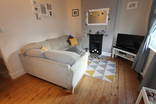 2 bedroom terraced house to rent - Photo 1