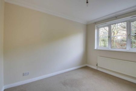 4 bedroom detached house to rent - Photo 3