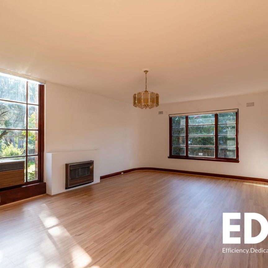 7 Mins Walk to Killara Station | Gordon East Public School | Renovated Kitchen | Full Timber Flooring | Swimming Pool - Photo 1