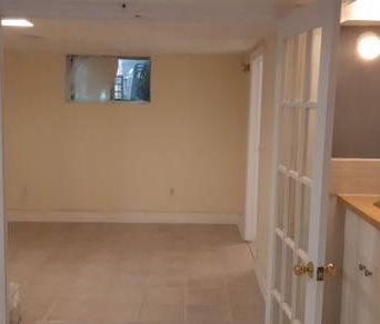 Great location - 1BR apt nr Islington subway station - Photo 4