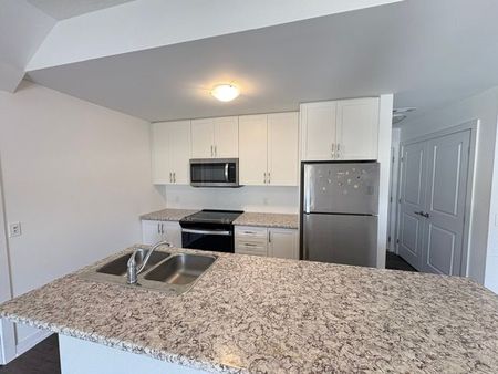 For Lease - 217 Burke Street, Hamilton, Ontario - Photo 4