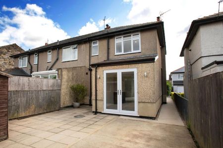 3 bedroom semi-detached house to rent - Photo 2