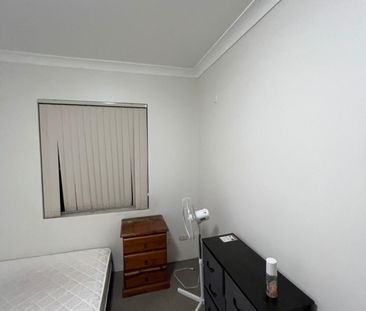 Redfern - Photo 1
