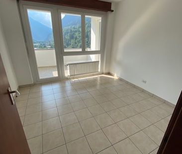 Luminoso appartamento di 3.5 locali con vista panoramica a Faido - Photo 2