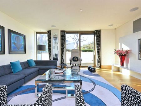 A lateral four bedroom, four bathroom apartment in a popular development in St John's Wood. - Photo 3