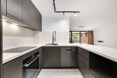 Spacious Two Bedroom Apartment with Two Courtyards - Offered Unfurnished - Photo 3