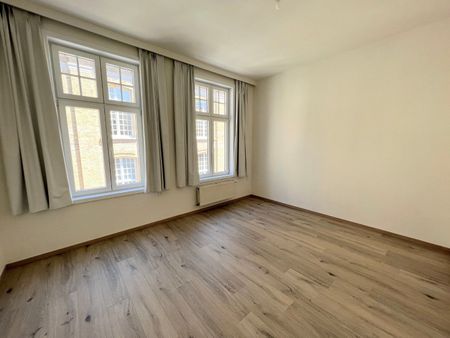 GERENOVEERDE STADSWONING IN CENTRUM IEPER MET 3 SLPKS EN ZONNIG TERRAS - Photo 4