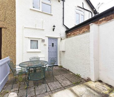 St. Marys Road, Weybridge, KT13 - Photo 5