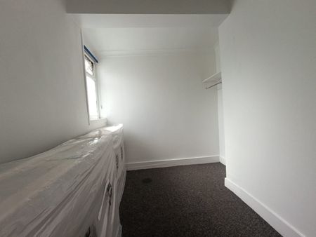 2 Bed Flat, Leader Avenue, E12 - Photo 3