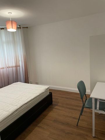 Filton Avenue, Filton - Photo 2