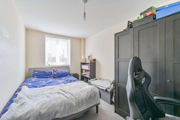 The Oval, Bexleyheath, DA15 - Photo 1