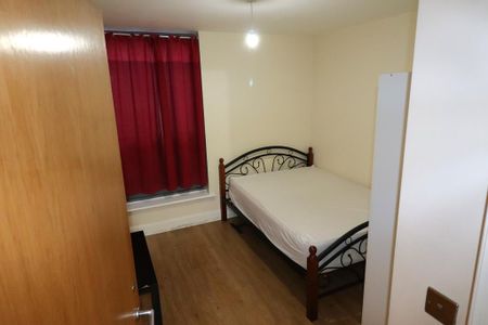 2 bedroom flat to rent - Photo 4