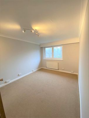 Three Bedroom Duplex Flat – Moor Park HA6 - Photo 1