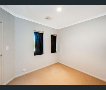 EXCEPTIONAL TOWNHOUSE IN A GREAT LOCATION - Photo 4