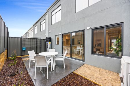 Contemporary Living in Mickleham - Photo 5