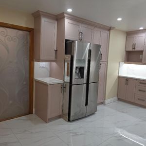 A spacious and sunny 5½ available now - Photo 2