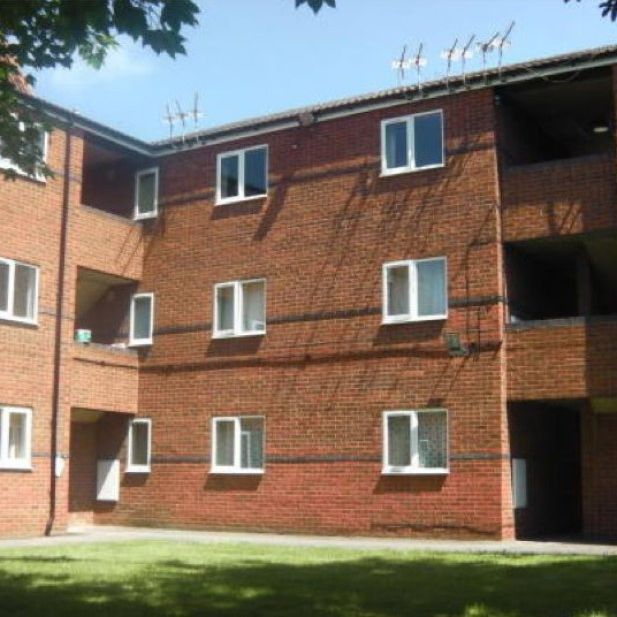 1 Bed Flat, May Court, NG5 - Photo 1