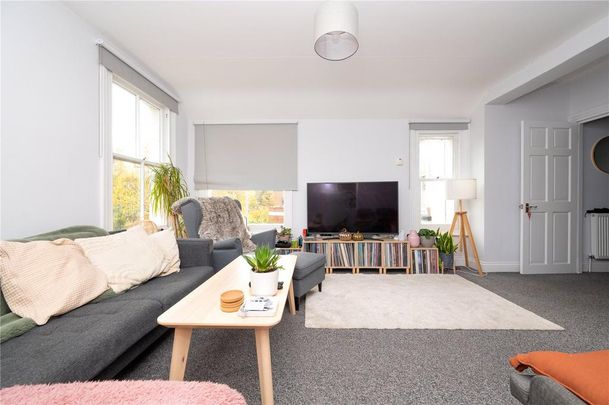 3 bedroom flat to rent - Photo 1