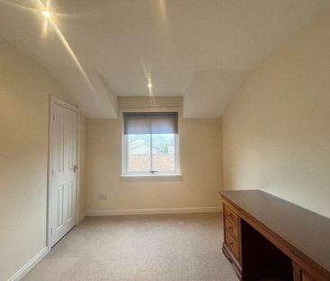 3 bedroom semi-detached house to rent - Photo 6