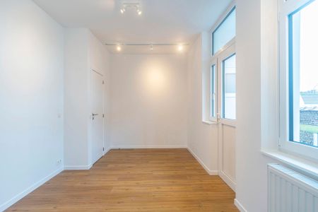 Magnifique appartement entièrement rénové avec balcon à 1180 Uccle - Photo 3