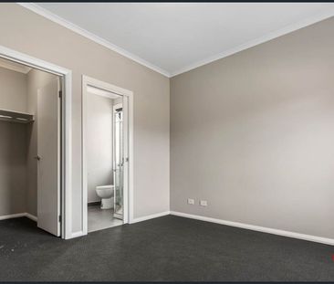 Easy, Low Maintenance Living In Kangaroo Flat - Photo 5