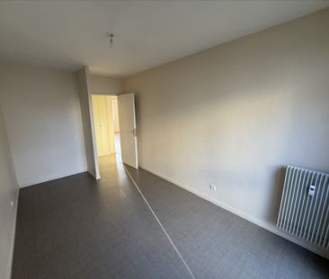 Location Appartement 5 pièces 98m² - Photo 2