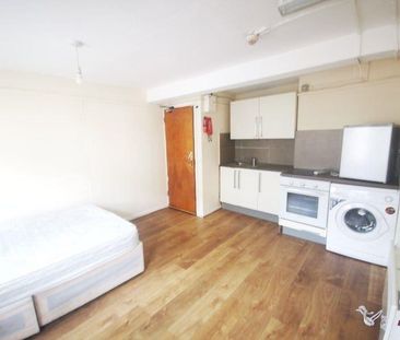 Studio to rent - Photo 2