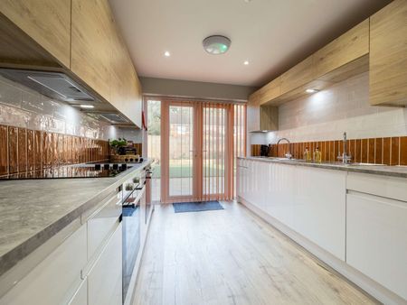 OX Living is proud to present this high-quality 8-bedroom co-living property, perfect for working professionals looking for stylish, stress-free living. Room 1 - Photo 5