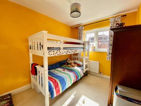 4 bedroom semi-detached house to rent - Photo 5