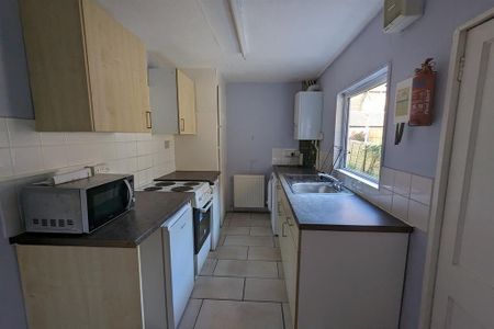 3 bedroom terraced house to rent - Photo 5