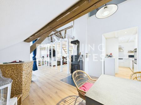 LIVING ON TWO FLOORS – LIGHT, CHARM AND FAR-RANGING VIEWS - Foto 3