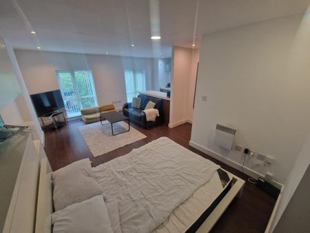 Studio to rent - Photo 2