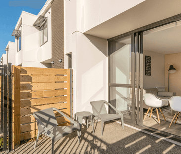 Close to Everything - Photo 5