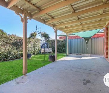 AMAZING LOCATION, STUNNING TOWNHOUSE! - Photo 2