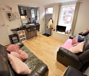 3 bedroom House in Harold Grove, Leeds - Photo 4