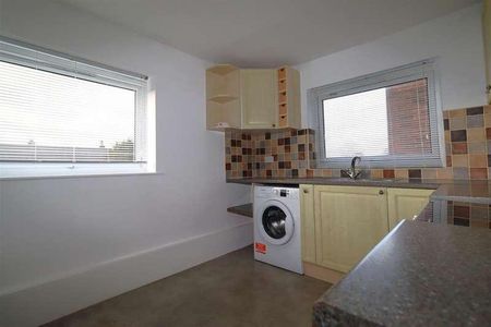 Buckfast Close, Macclesfield, Cheshire, SK10 - Photo 3